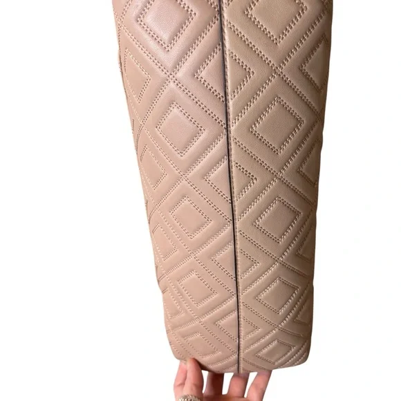 Tory Burch Fleming Soft Quilted Leather Tote – Chain Strap – Blush w/ Dust bag - Picture 6 of 10